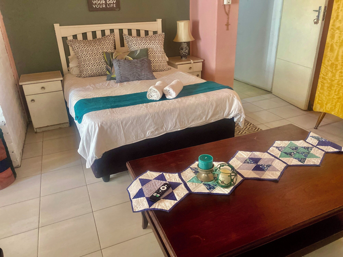 Bedroom 3, Suzies Huis Restaurant Bed and Breakfast, City of Cape Town