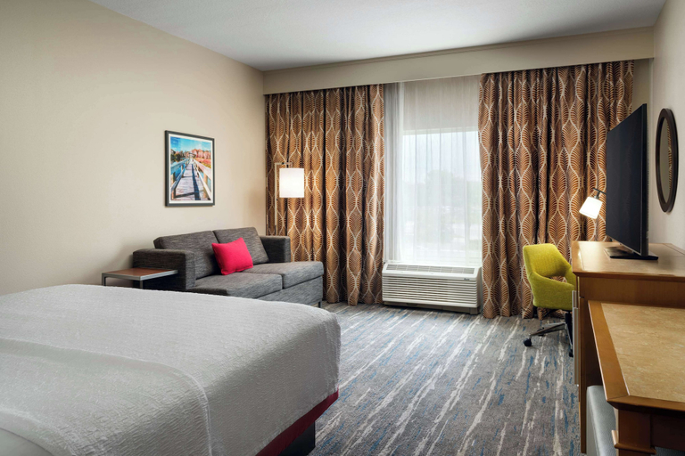 Bedroom 4, Hampton Inn by Hilton Plant City, Hillsborough