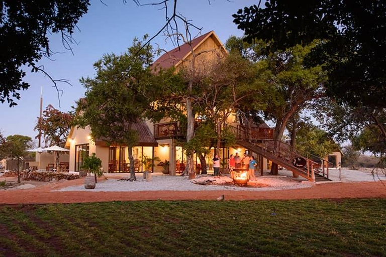 Public Area, Callies Game Lodge Safaris, Guinas