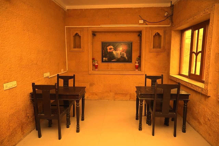 Food & Drinks, Forest Leaf, Satara