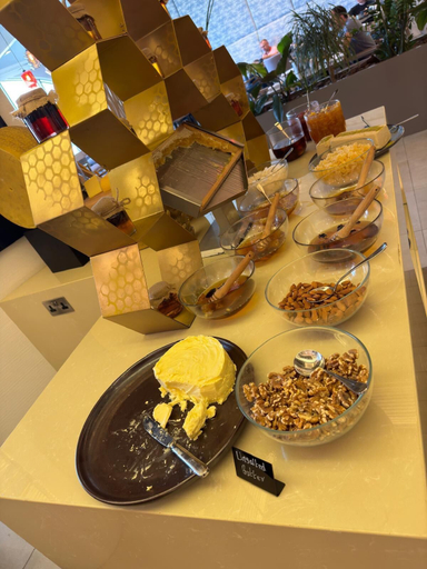 Food & Drinks 5, Hyatt Regency Creek Residence Studio, Dubai