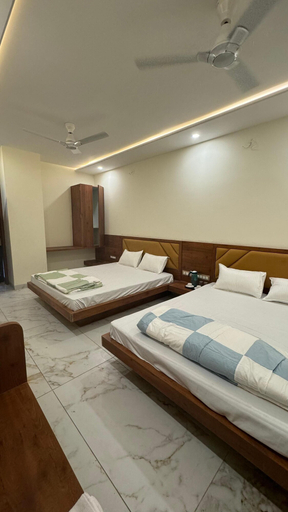 Bedroom 4, Hotel Prakasham, Ujjain
