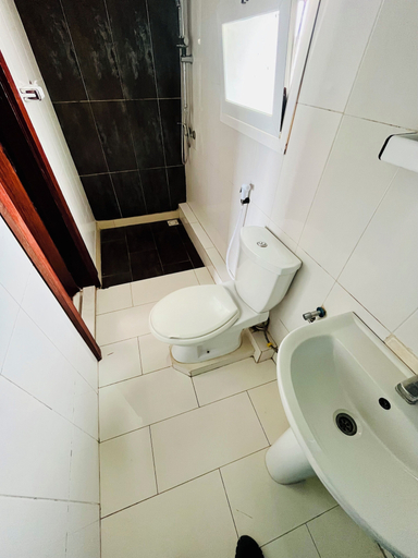 Bathroom 4, Darou Khoudoss Résidence Les Mamelles, Dakar