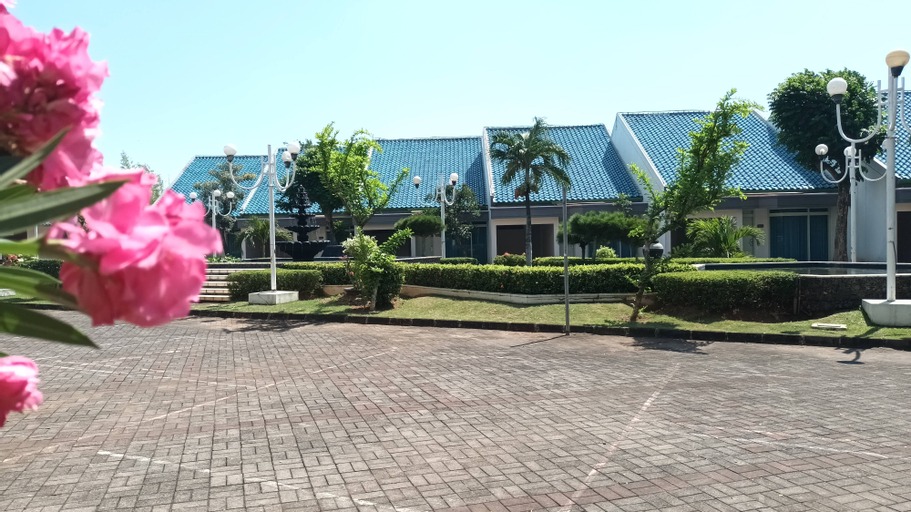 Exterior & Views 1, New Puri Garden Hotel, Semarang