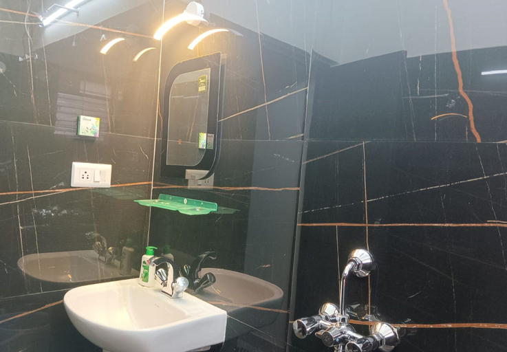 Bathroom 4, Goroomgo The Moon Residency Kolkata, North 24 Parganas