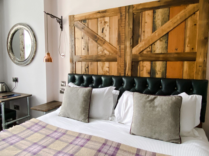 Bedroom 2, Helen Browning's Royal Oak, Swindon