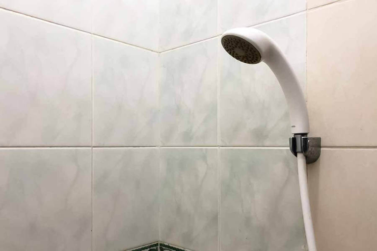 Bathroom 2, SAS Guest House RedPartner @ Darmo Park 2 Surabaya, Surabaya