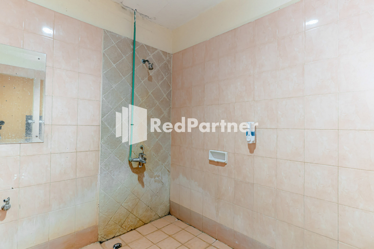 Bathroom 14