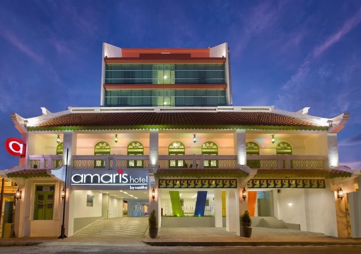 Exterior & Views