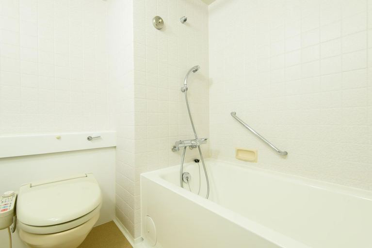 Bathroom 4, Kanazawa Tokyu Hotel, Kanazawa