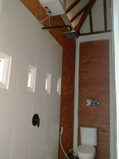 Bathroom, Rumah Pantai Krui, West Lampung