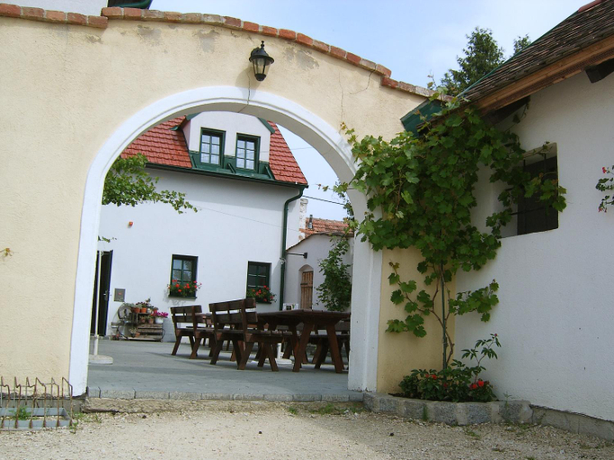 Others 2, Hanfthal-Hof, Mistelbach