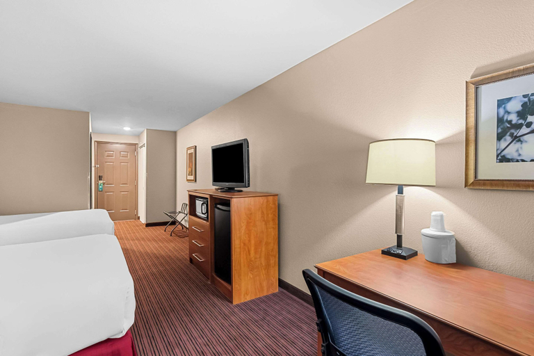 Bedroom 2, Quality Inn Blackwell I-35, Kay