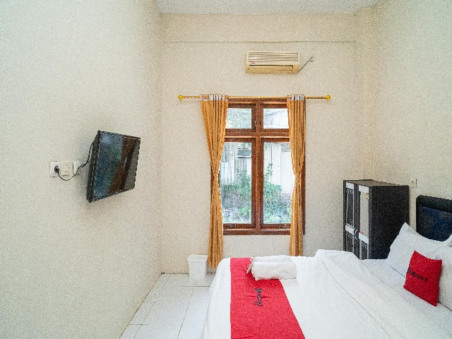Bedroom 2, RedDoorz near Universitas Merdeka Malang 2, Malang