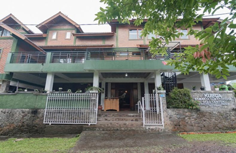 Exterior & Views