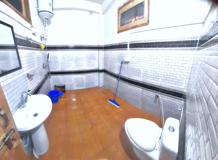 Bathroom 3, Vansh Green View Homestay, Kullu