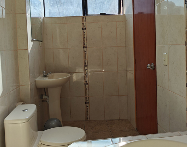 Bathroom 5, Hotel Turikys-Churín, Oyon