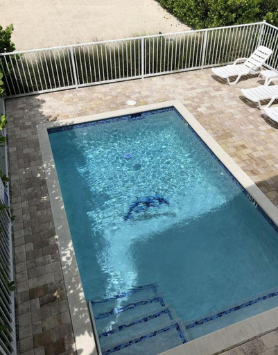 Room 2, 6 Waterfront Beautiful 4 Bed 3 Bath Pool Home, Monroe
