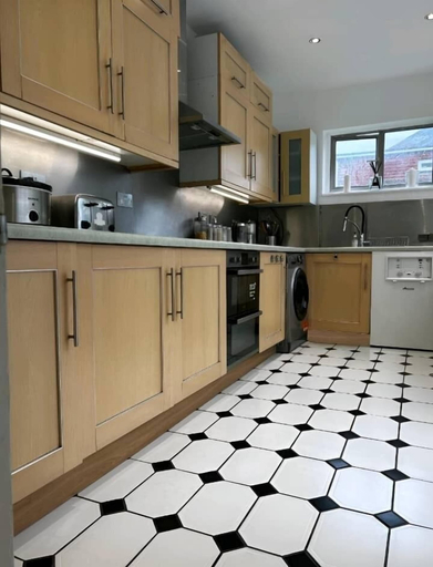 Others 4, SUPERB SNUG studio sleeps 2 south london, London
