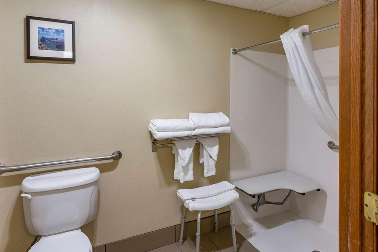 Bathroom 4, Comfort Inn Evanston I-80, Uinta