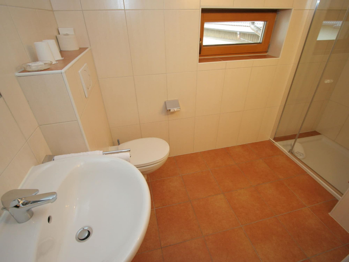 Bathroom 4, Stylish Flats in Uderns near Ski Lift, Schwaz
