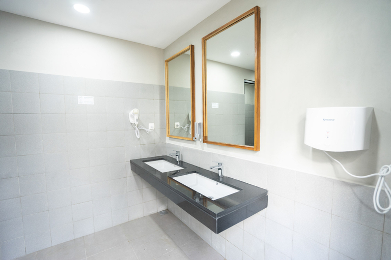 Bathroom 11