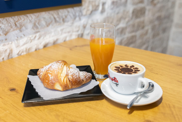 Others 5, La Casa di Saretta, Bari