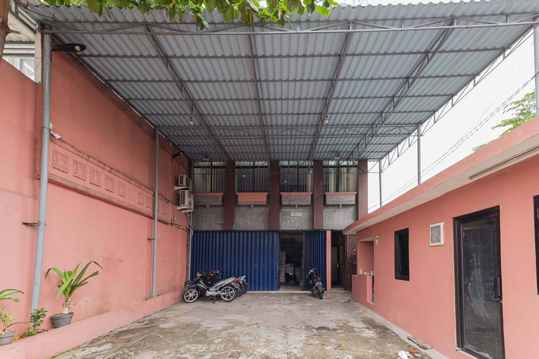 RedDoorz Syariah near Stasiun Karet, Central Jakarta