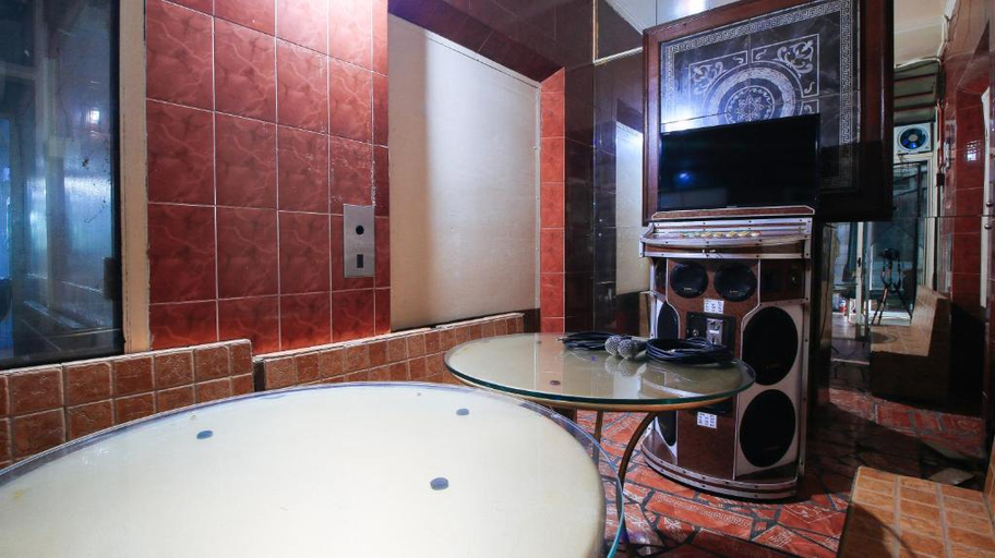 Bathroom 2, RedDoorz @ The Providence Tower, Manila City