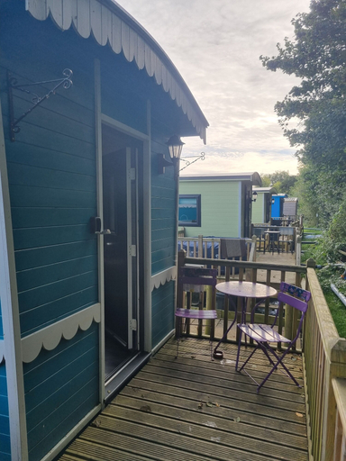 Others 5, Glamping Hut - Riverview 3, Powys