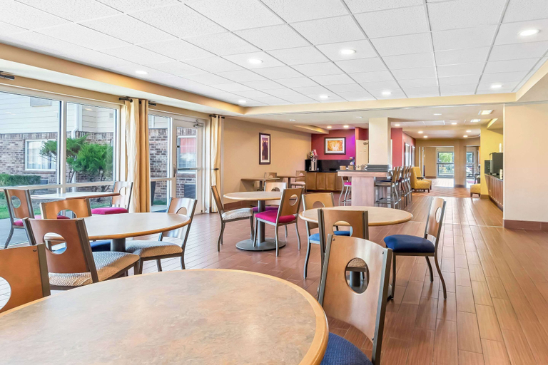 Food & Drinks 4, Quality Inn Blackwell I-35, Kay