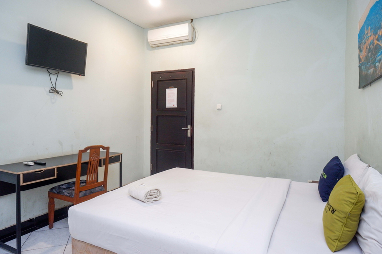 Bedroom, Urbanview Hotel Sayang Makassar by RedDoorz, Makassar