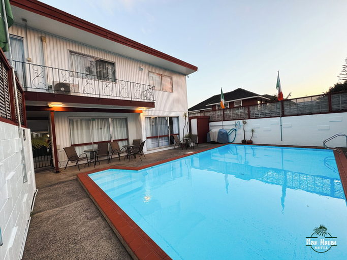 Sport & Beauty 4, New Haven Motel, Waitakere