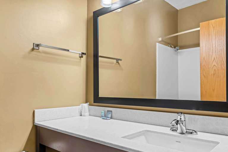 Bathroom 4, Best Western University Inn, Champaign