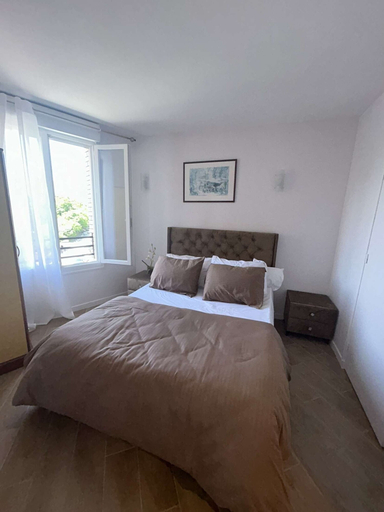 Bedroom 3, Pixi Angelus, Seine-Saint-Denis