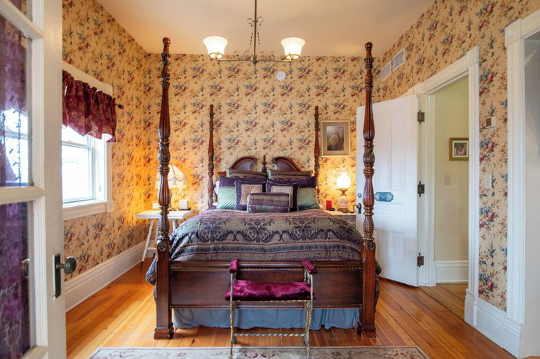 Bedroom 3, Aurora Staples Inn, Washington