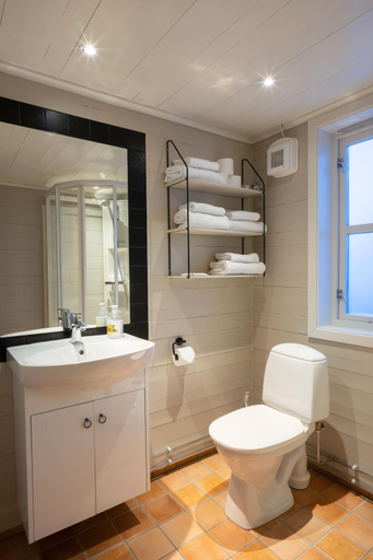 Bathroom 4, Nyvagar Rorbuhotell - By Classic Norway Hotels, Vågan