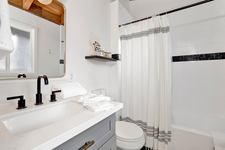 Bathroom 4, Large Bear Lodge #2488, San Bernardino