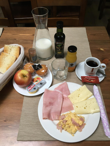 Food & Drinks