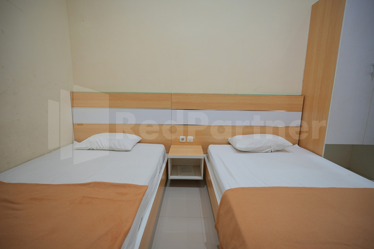 Bedroom 4, One & Quin Guest House Syariah, Malang
