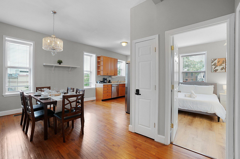 Others 5, Spacious 3-Bedroom with King Bed, Saint Louis