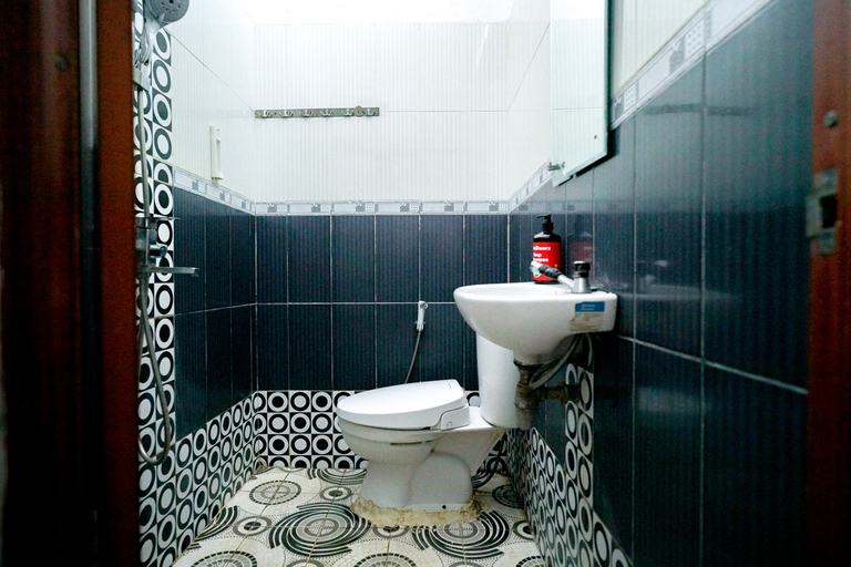 Bathroom 5, RedDoorz Syariah near Unila Lampung, Bandar Lampung