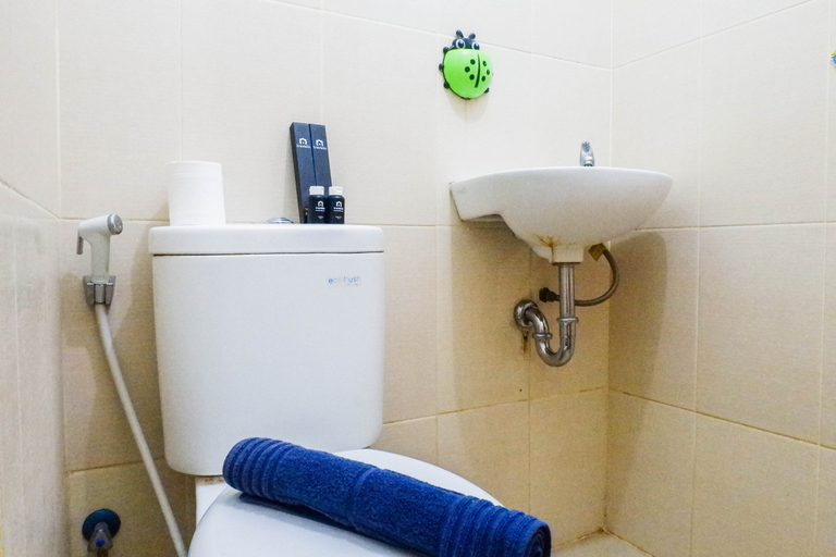 Bathroom 5, Modern and Best View 2BR Apartment at Bale Hinggil By Travelio, Surabaya