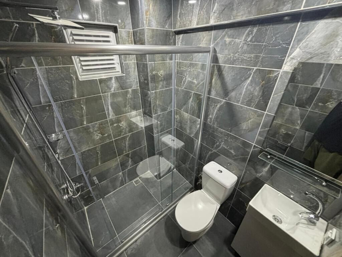 Bathroom 5, Akapella, Akköy