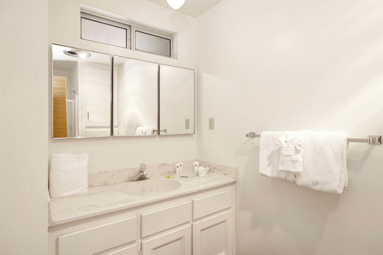 Bathroom 3, Inspiration Point Retreat #2470, San Bernardino