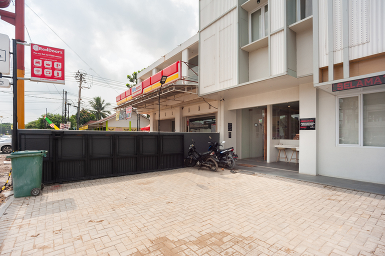 Exterior & Views, RedDoorz Plus @ Eskole ITERA Lampung, Bandar Lampung