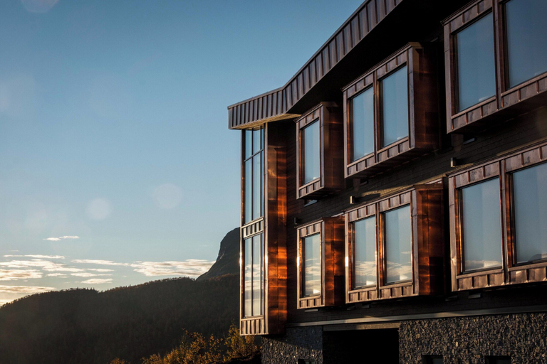 Exterior & Views