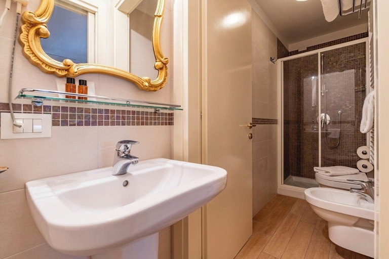 Bathroom 4, Casa Marsilli, Venezia