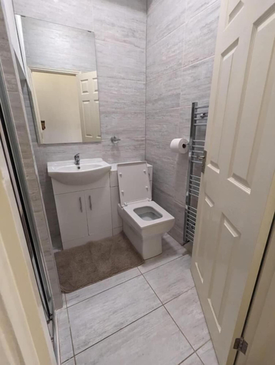 Bathroom 5, RAHAL BARNET, London