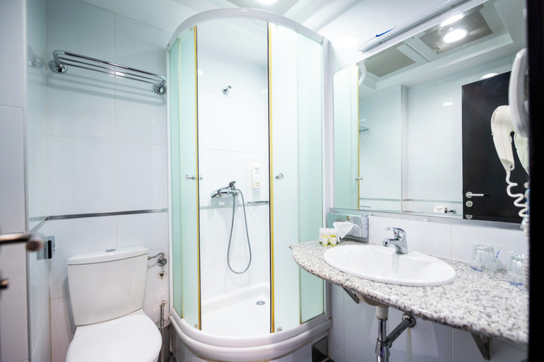Bathroom 3, Hotel Sumadija, Belgrade